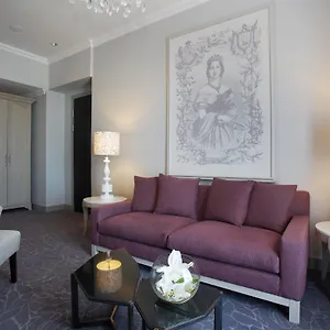 Queen Victoria By Newmark Otel